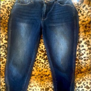 Kan can jeans size 30 ! Fringe bottom . So cute I just can’t fit them anymore